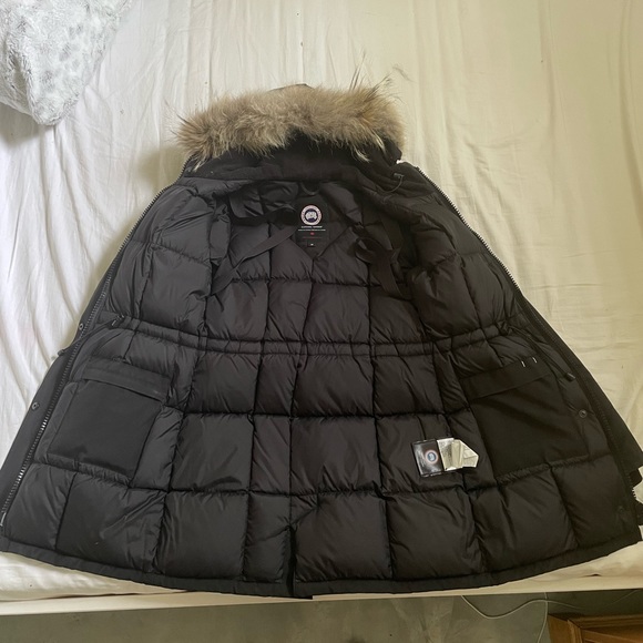 Canada goose Victoria Parker in size small. - Picture 7 of 11